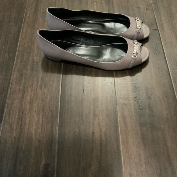 Gucci Salandia Leather Lavender Silver Tab Peep Toe Flat Size 40 US 10 - Picture 3 of 8